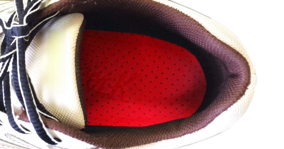 インソールは必ずカカトで合わせてください